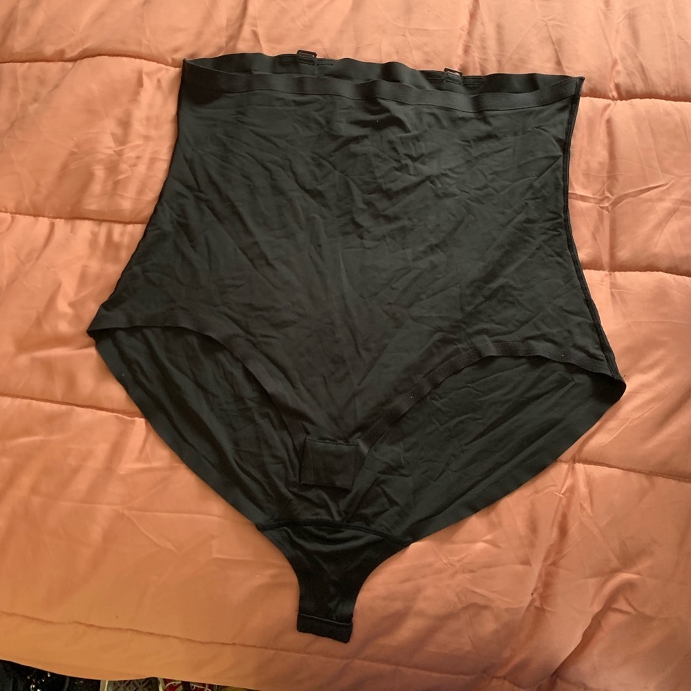 Body shaper for your mid section perfect!!!
